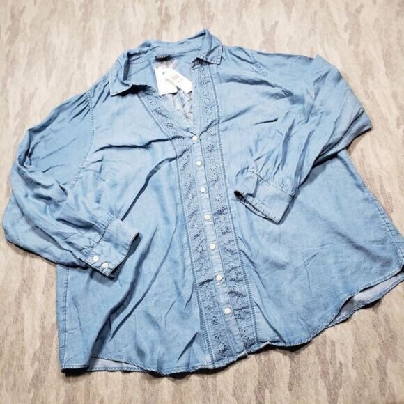 Torrid Top Womens 3 Blue Tennessee Pintuck Long Sleeve Chambray Button Up NWT‎ - Picture 2 of 5